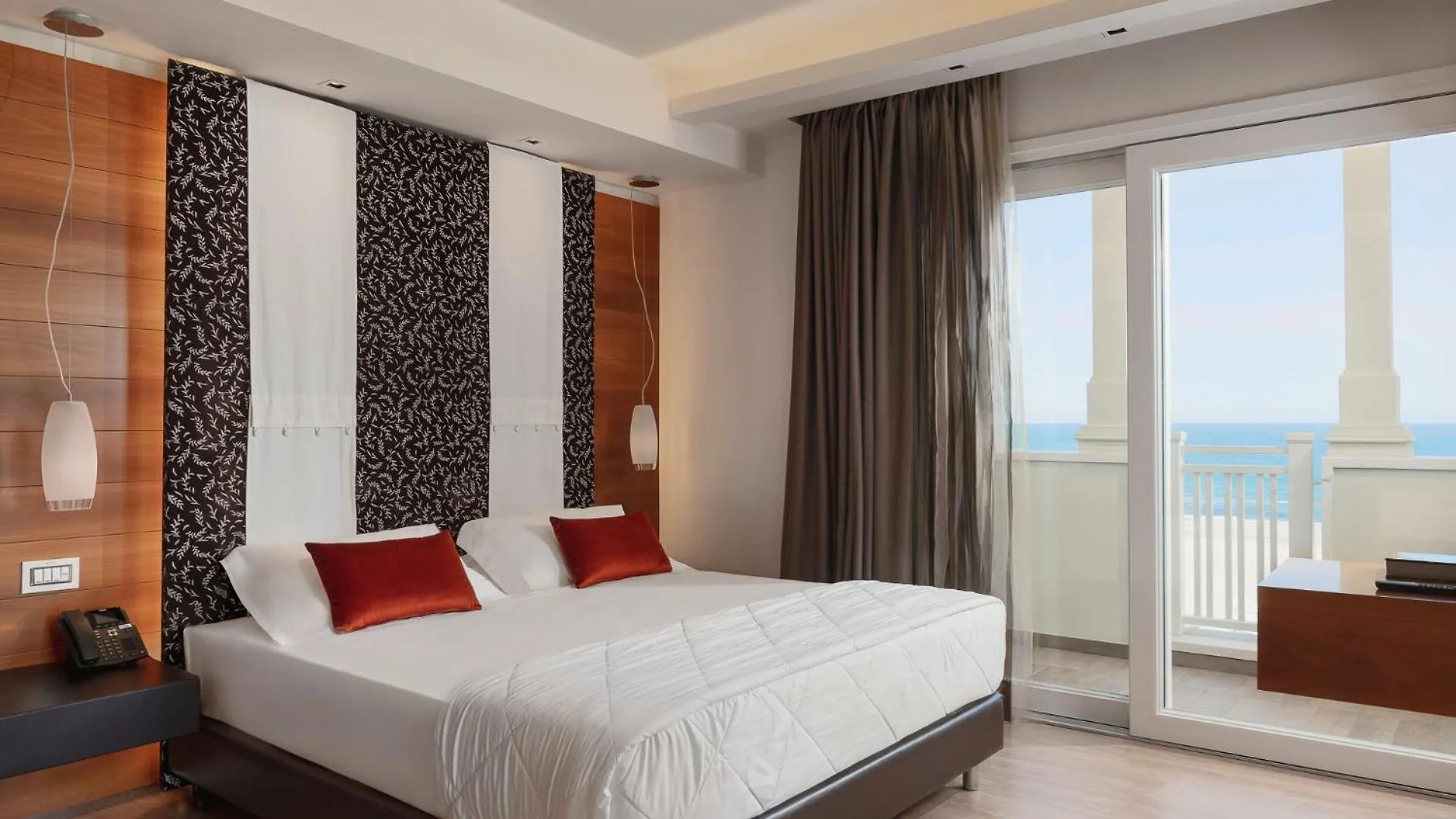 Hotel Corallo Riccione 4*,