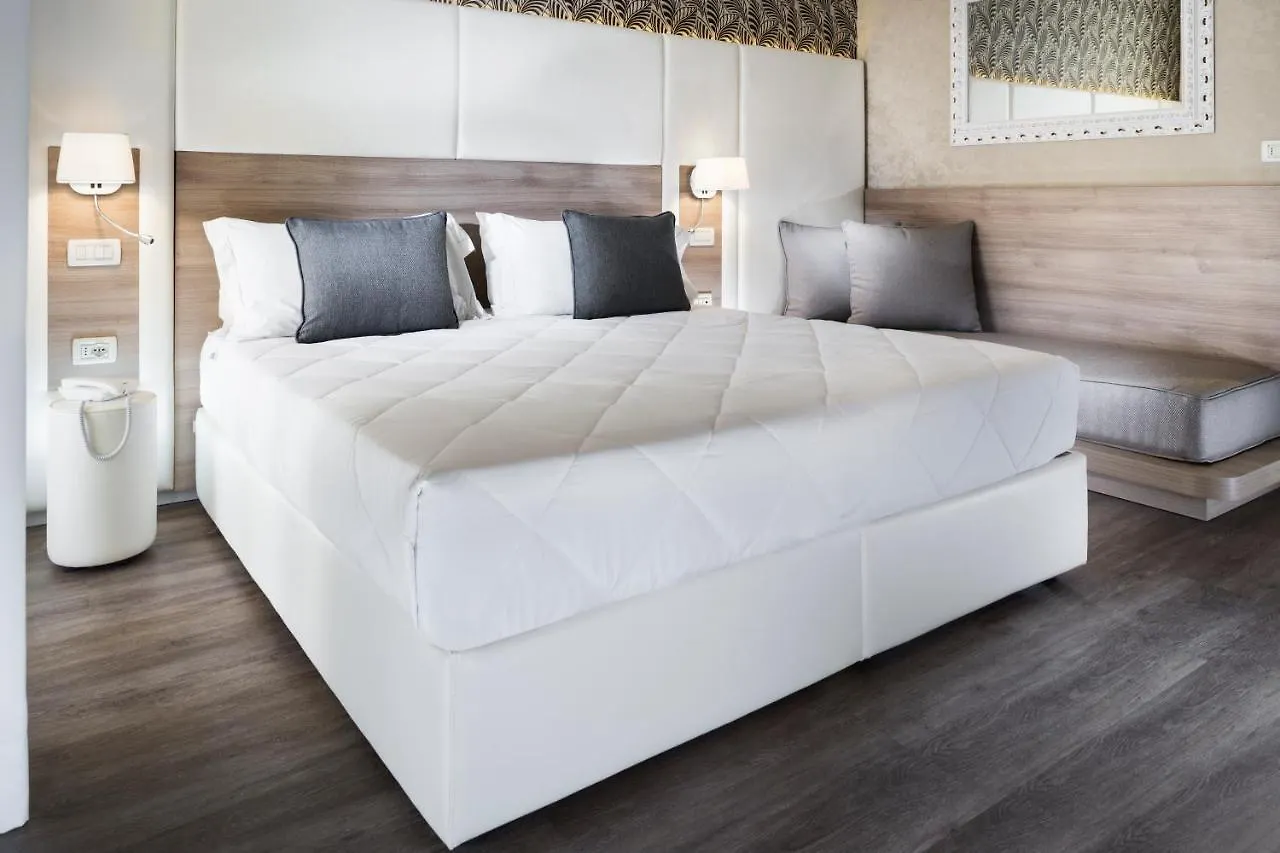 Hotel Corallo Riccione 4*,